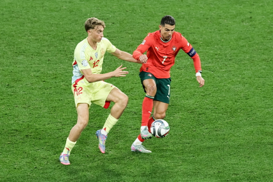 均在面对强 均在面对强